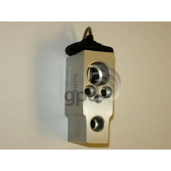 9441761 A/C Service Kit, Models Without Rear A/C, Includes (1) A/C Receiver Drier, (1) A/C Orifice Tube, (1) A/C O-Ring and Gasket Seal Kit
