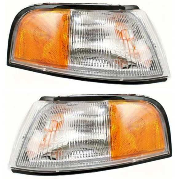 Driver and Passenger Side Halogen Corner Light, Without bulb(s)