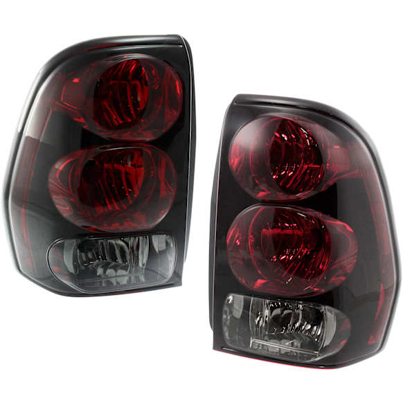 2002-2006 Chevrolet Trailblazer EXT - Driver and Passenger Side Halogen Tail Light, With bulb(s), OE Replacement