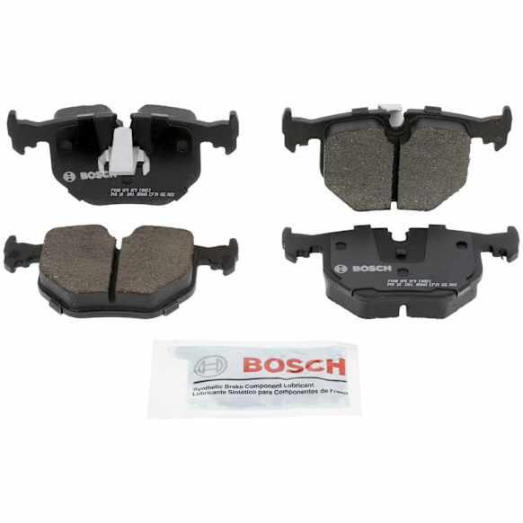 2005 Land Rover Range Rover - Rear Ceramic Brake Pad Set, 4.4L 8Cyl, 4WD, Quietcast Premium Series