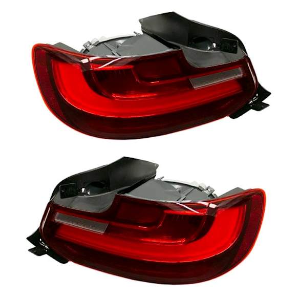 SET-GXL63217295428 Driver and Passenger Side Halogen Tail Light, Without bulb(s), OE Replacement