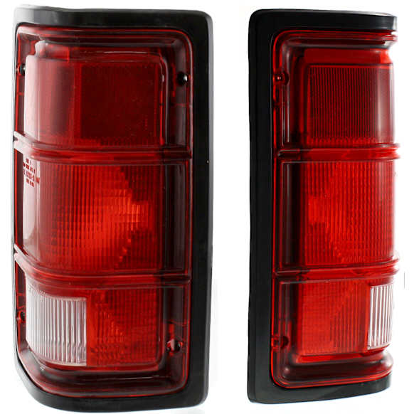 Driver and Passenger Side Halogen Tail Light, Without bulb(s), OE Replacement