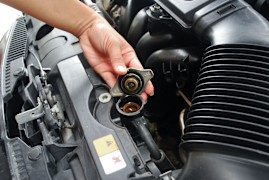 How to Tell When the Rad Cap Is Leaking: 6 Symptoms