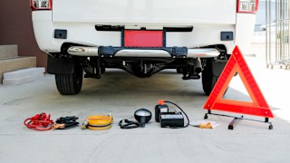 How to Build Your Own Roadside Emergency Kit