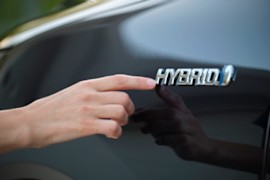 Hybrid vs Gasoline Cars: Which Is Faster?