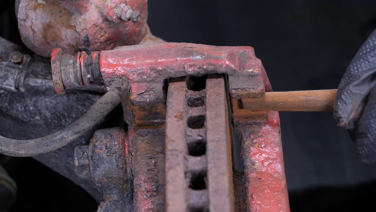 Remove the anti-rattle clips