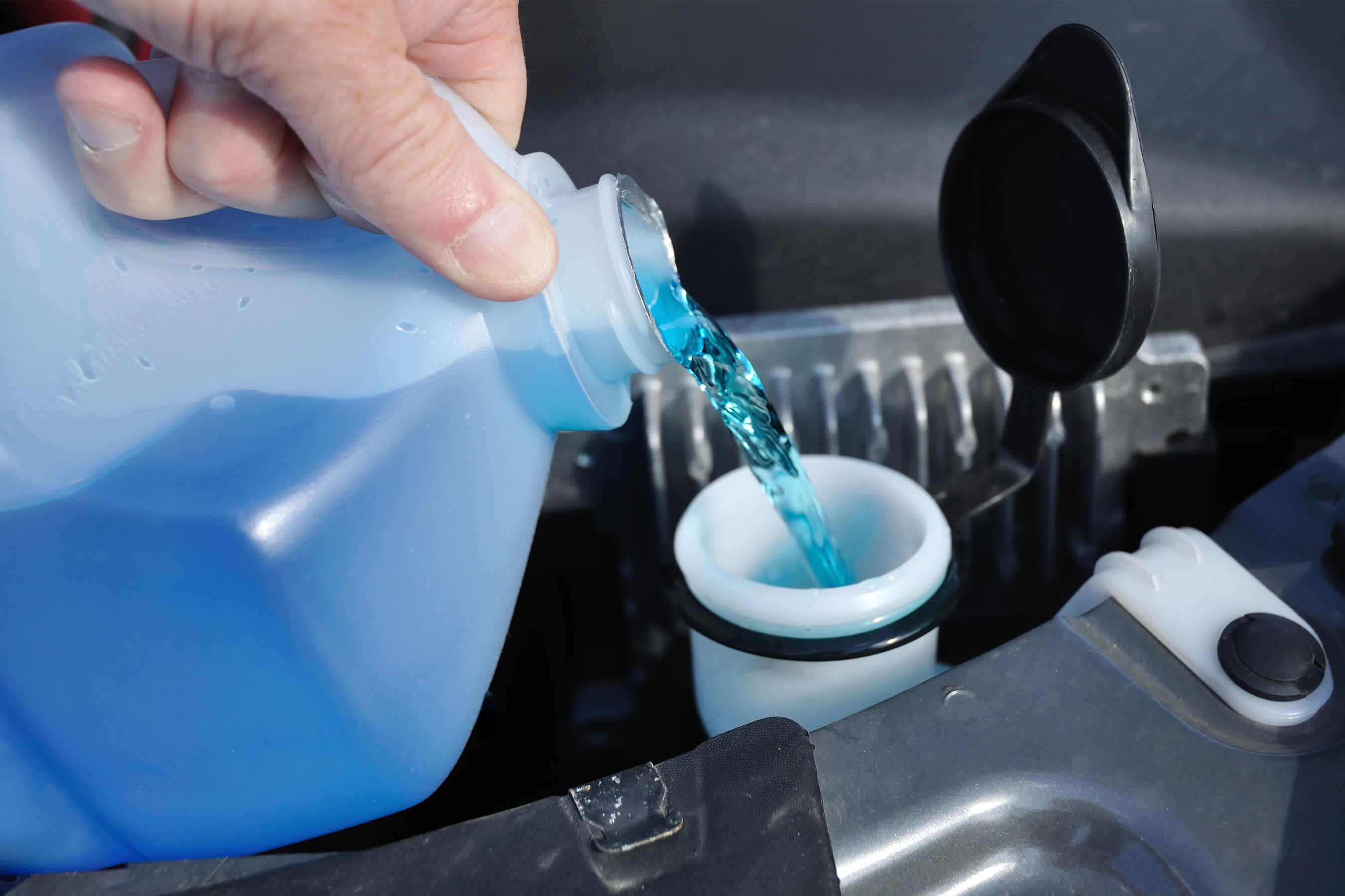 [Infographic] 8 Car Fluids to Check to Keep Your Vehicle Running In