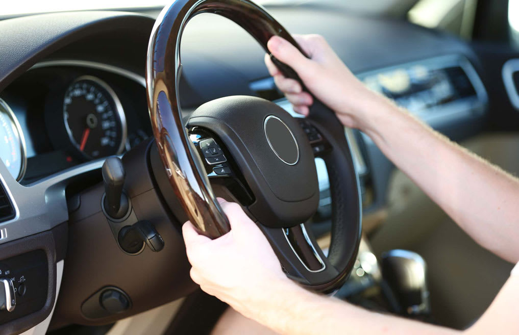 binding feeling in the steering wheel