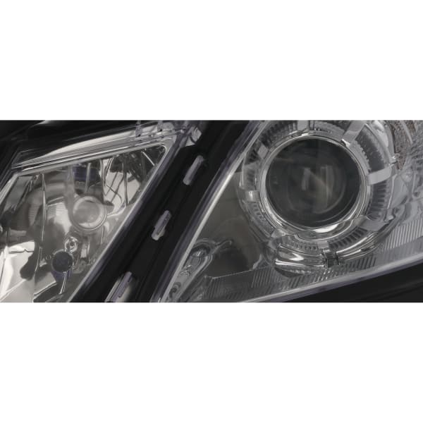 Replacement Driver Side Headlight, with Bulb, Halogen REPM100372