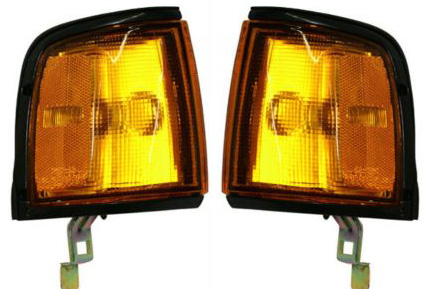 Replacement® Driver and Passenger Side Halogen Corner Light